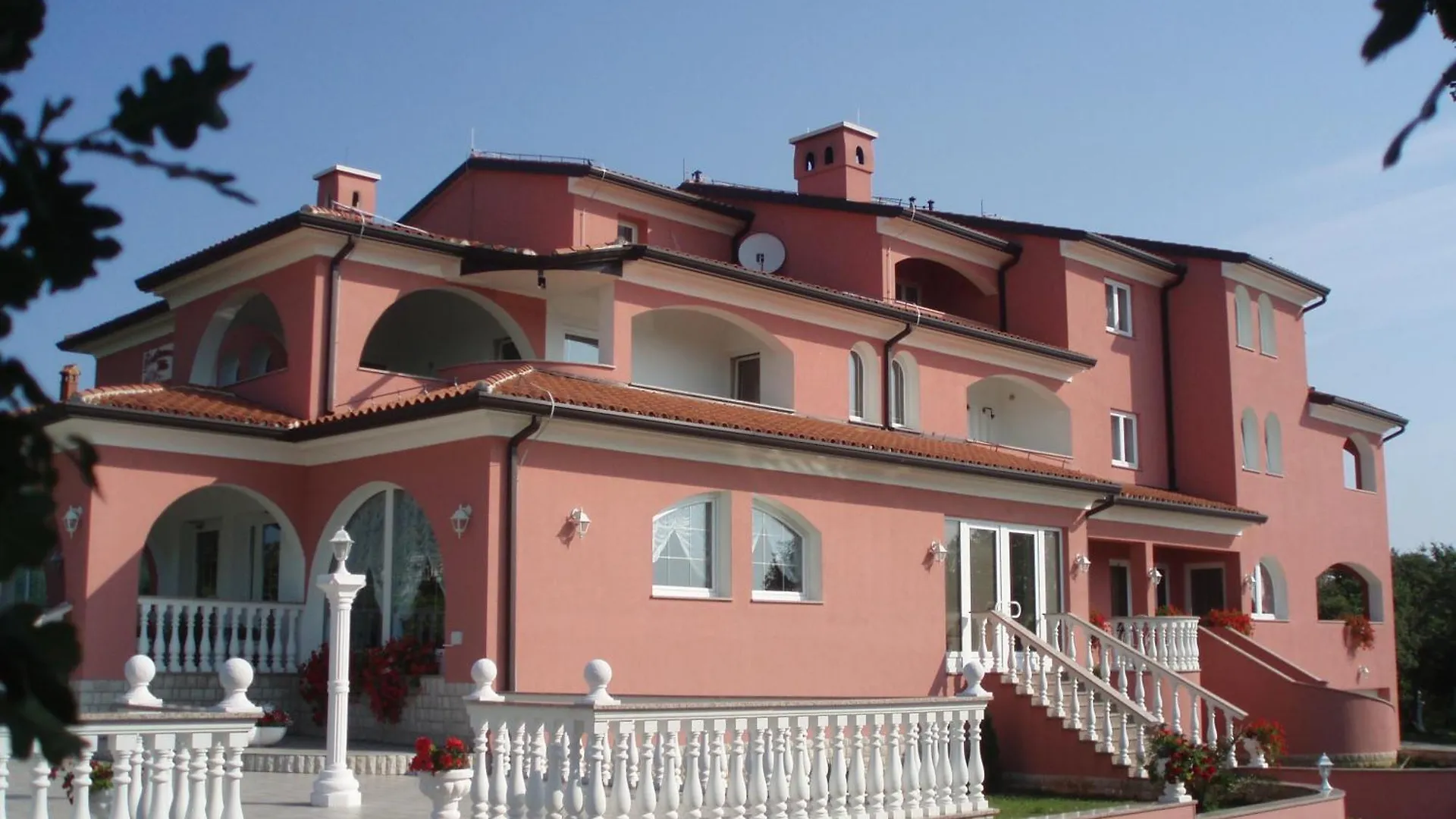 Apartments And Rooms Villa Chiara クルニカ 3*,