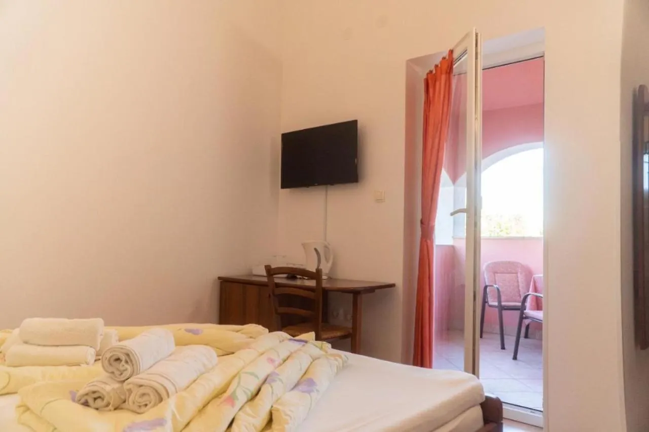 Apartments And Rooms Villa Chiara 卡尼卡 招待所