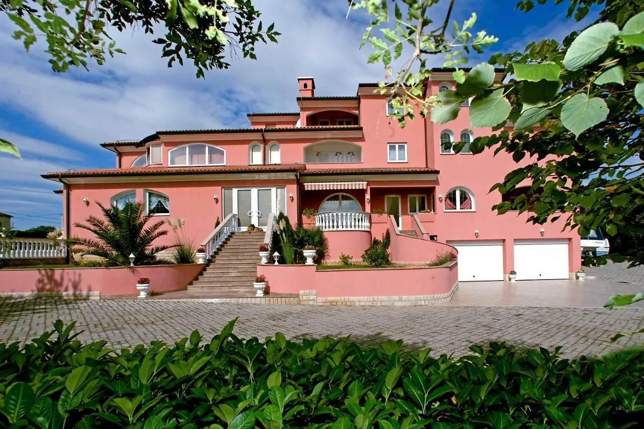 *** 招待所 Apartments And Rooms Villa Chiara 卡尼卡 克罗地亚